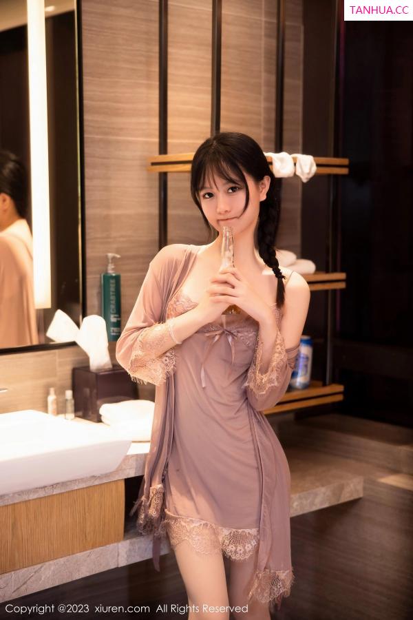   [XiuRen]高清写真图 2023.04.11 No.6558 谢小蒽 丝袜美腿第11张图片